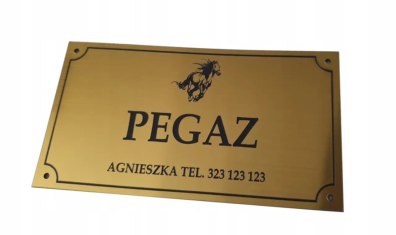 Złote tabliczki z imionami dla Pegaza i Agnieszki. Eleganckie tabliczki z numerem telefonu.