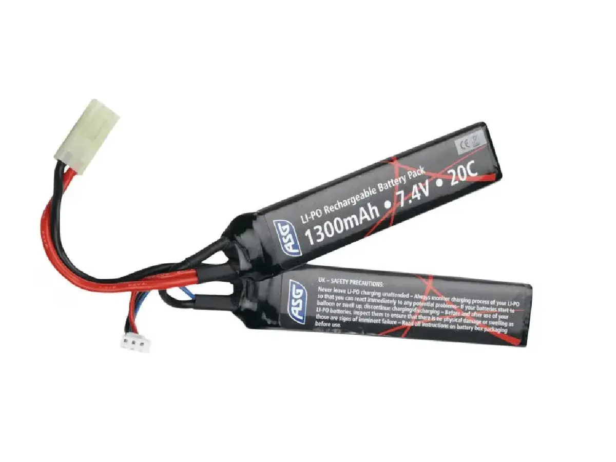 Dwie baterie do asg 7.4V 1300mAh z przewodami i wtyczkami.