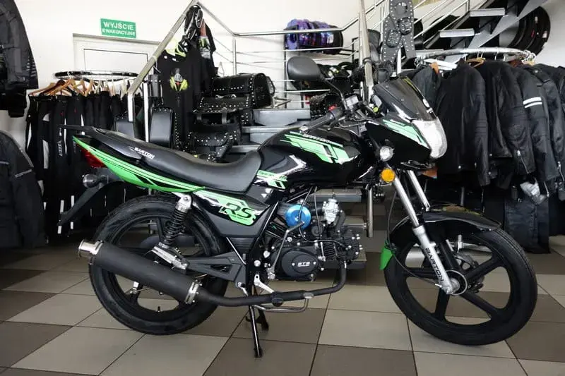 Motorower – co to jest? Poznaj prawdę o tym małym pojeździe!
