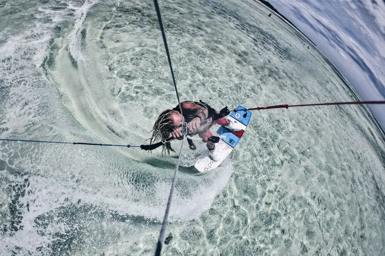 Gdzie na kitesurfing? Polska i zagranica przewodnik po najlepszych spotach
