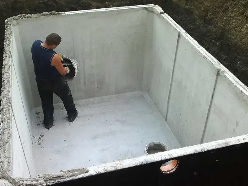 Ile kosztuje budowa szamba betonowego? Sprawdź ceny i ukryte wydatki