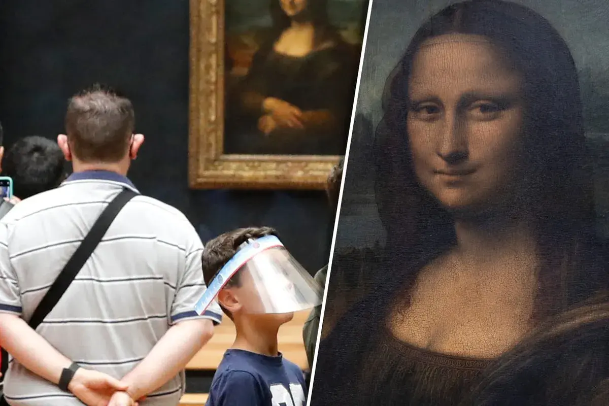 Besucher im Louvre betrachten die Mona Lisa. Wer war Mona Lisa? Das berühmte Gemälde von Leonardo da Vinci fasziniert seit Jahrhunderten.