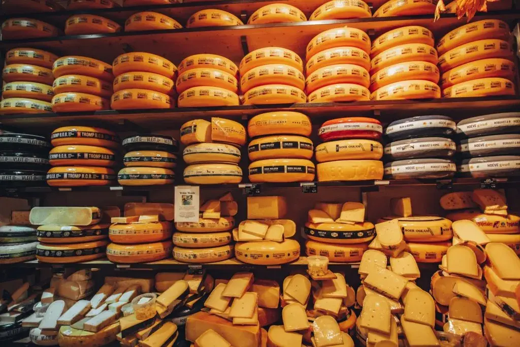 Co warto kupić w Holandii? Sery, stroopwafels i inne skarby!