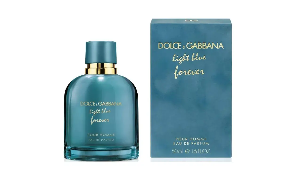 Błękitna butelka i pudełko perfum Dolce & Gabbana Light Blue Forever Pour Homme. Zapach, który trwa wiecznie.