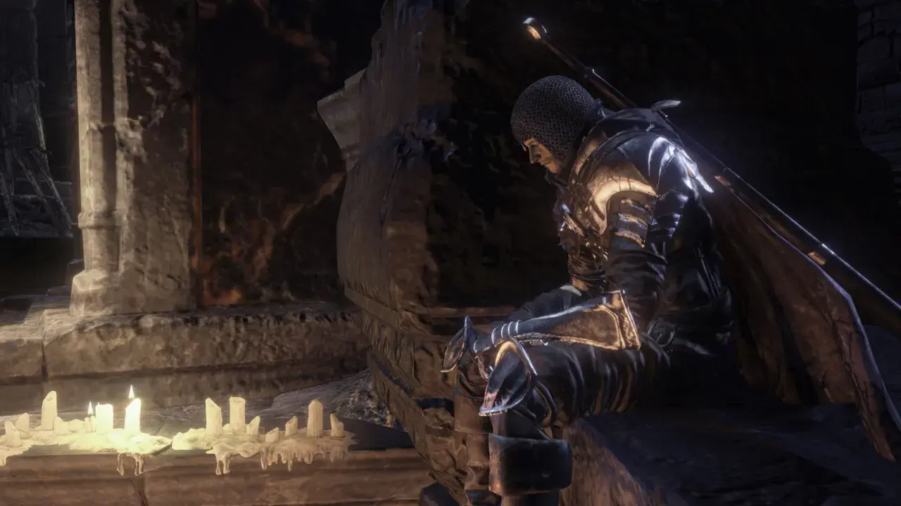 Rycerz w zbroi siedzi przy świecach, szukając wskazówek w **Dark Souls 3 poradnik**.