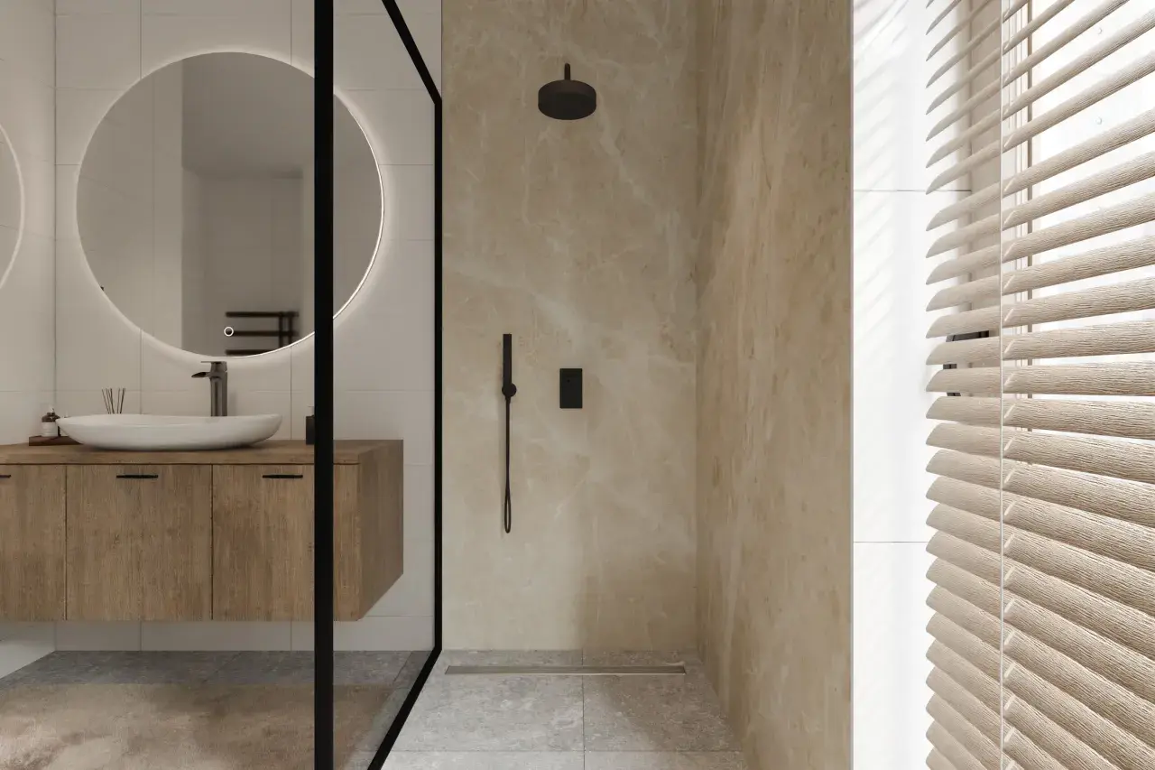 Modernes Bad mit Holzboden und Marmor-Dusche. Ein Waschbecken mit Spiegel und eine Dusche sind sichtbar. Ideal für ein **bad renovieren ohne fliesen abschlagen**.