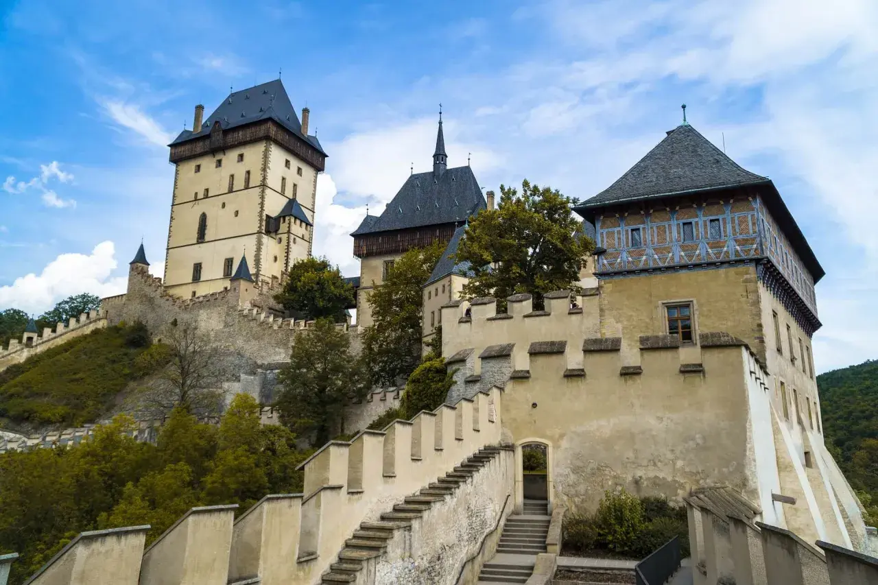 Zamek w Barze: historia, tajemnice i praktyczne informacje dla turystów