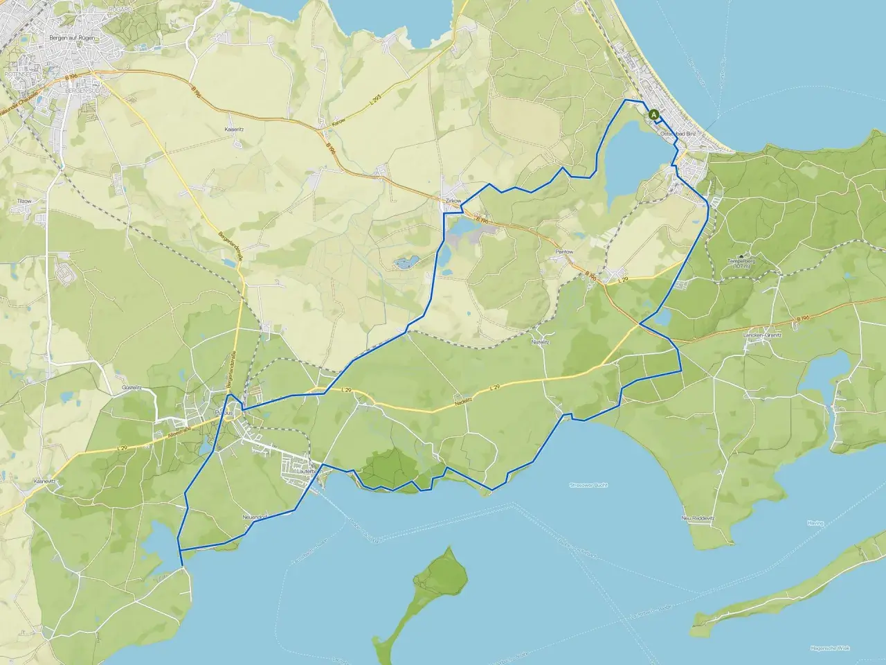 Radwege auf Rügen: Eine blaue Route führt von Binz über Sellin und Neu Reddevitz, vorbei an Seen und durch Wälder, bis nach Lancken-Granitz.