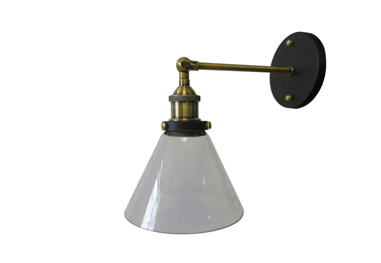 Aplique de pared con brazo metálico y tulipa de cristal en forma cónica.