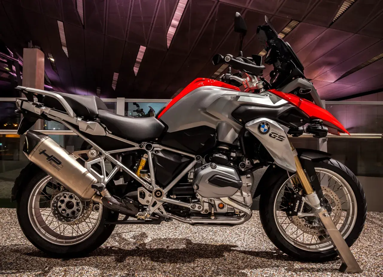 Motory BMW 1200: moc, osiągi i innowacje, które musisz znać