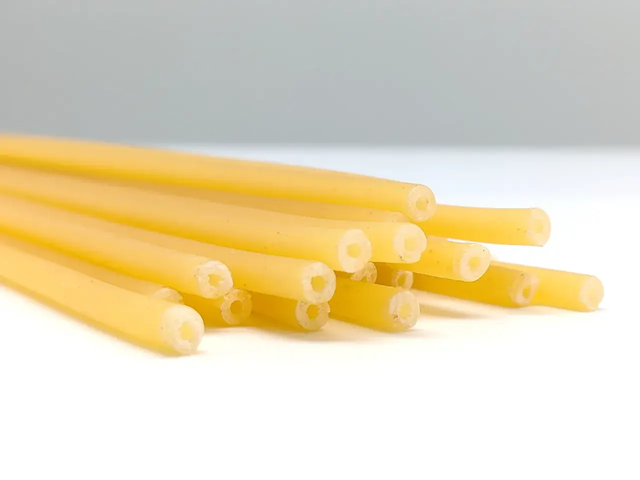 Spaghetti z dziurką: poznaj bucatini i jego wyjątkowe przepisy