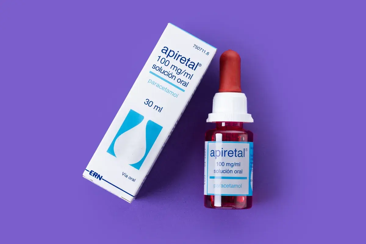 Apiretal, solución oral para el dolor de dientes de bebé. Dalsy o Apiretal, alivio para tu pequeño.