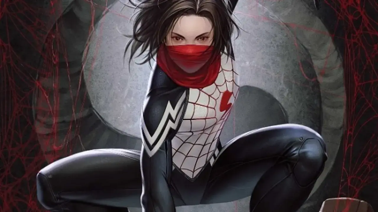 Cindy, alias Silk, se prépare à l'action dans son costume de Spiderman 2, entourée de toiles d'araignées rouges.