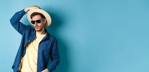Czy kapelusze męskie są modne? Poznaj najnowsze trendy i stylizacje.