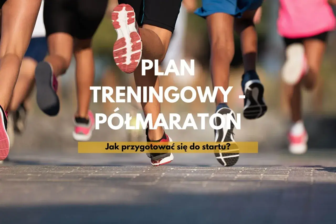 Plan treningowy na półmaraton: jak przygotować się do startu? Widok z dołu na nogi biegaczy podczas zawodów.