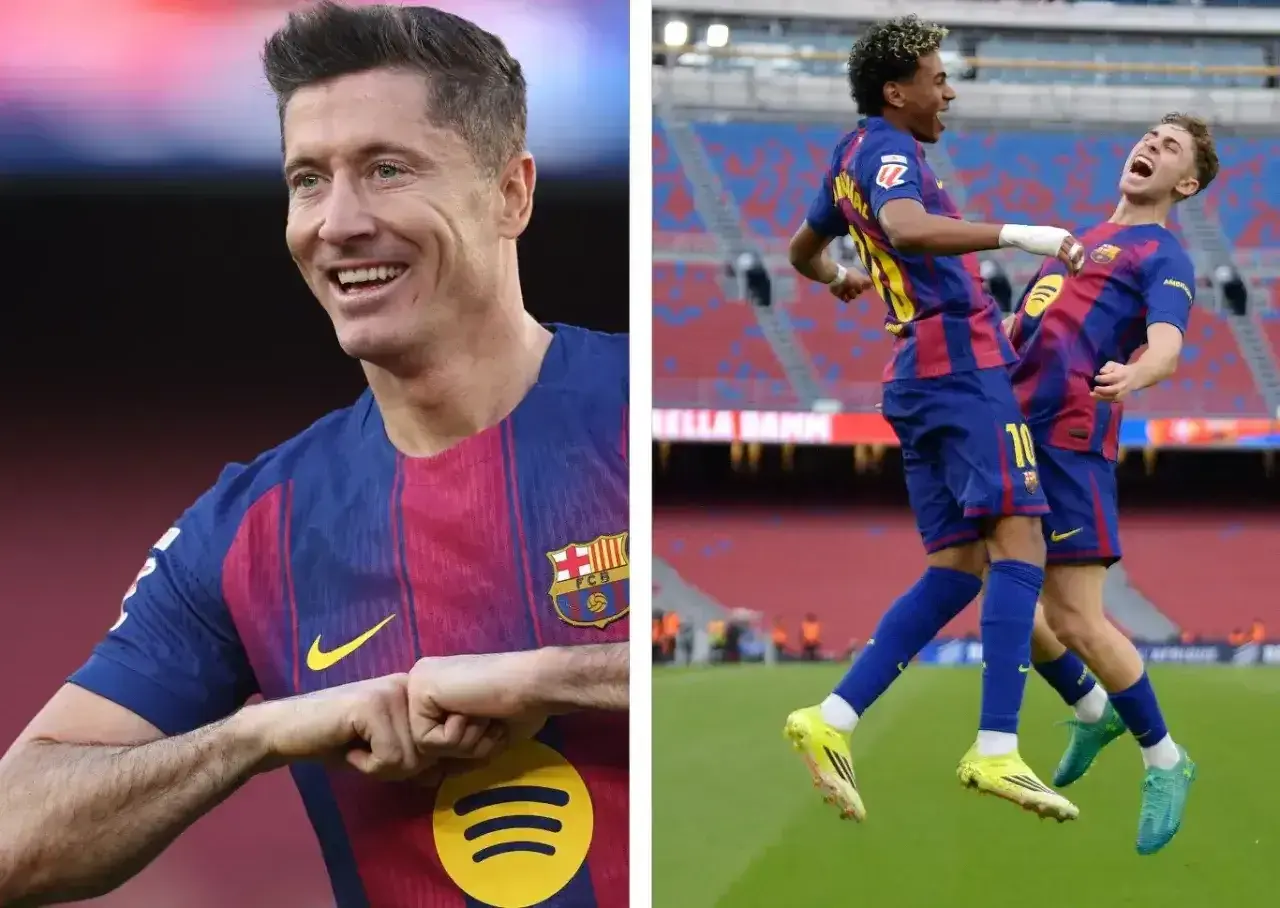 Robert Lewandowski świętuje dublet, a obok dwaj piłkarze Barcelony w skoku radości.