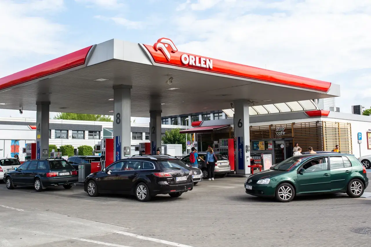 Od kiedy tańsze paliwo na Orlen? Sprawdź daty i zniżki już teraz