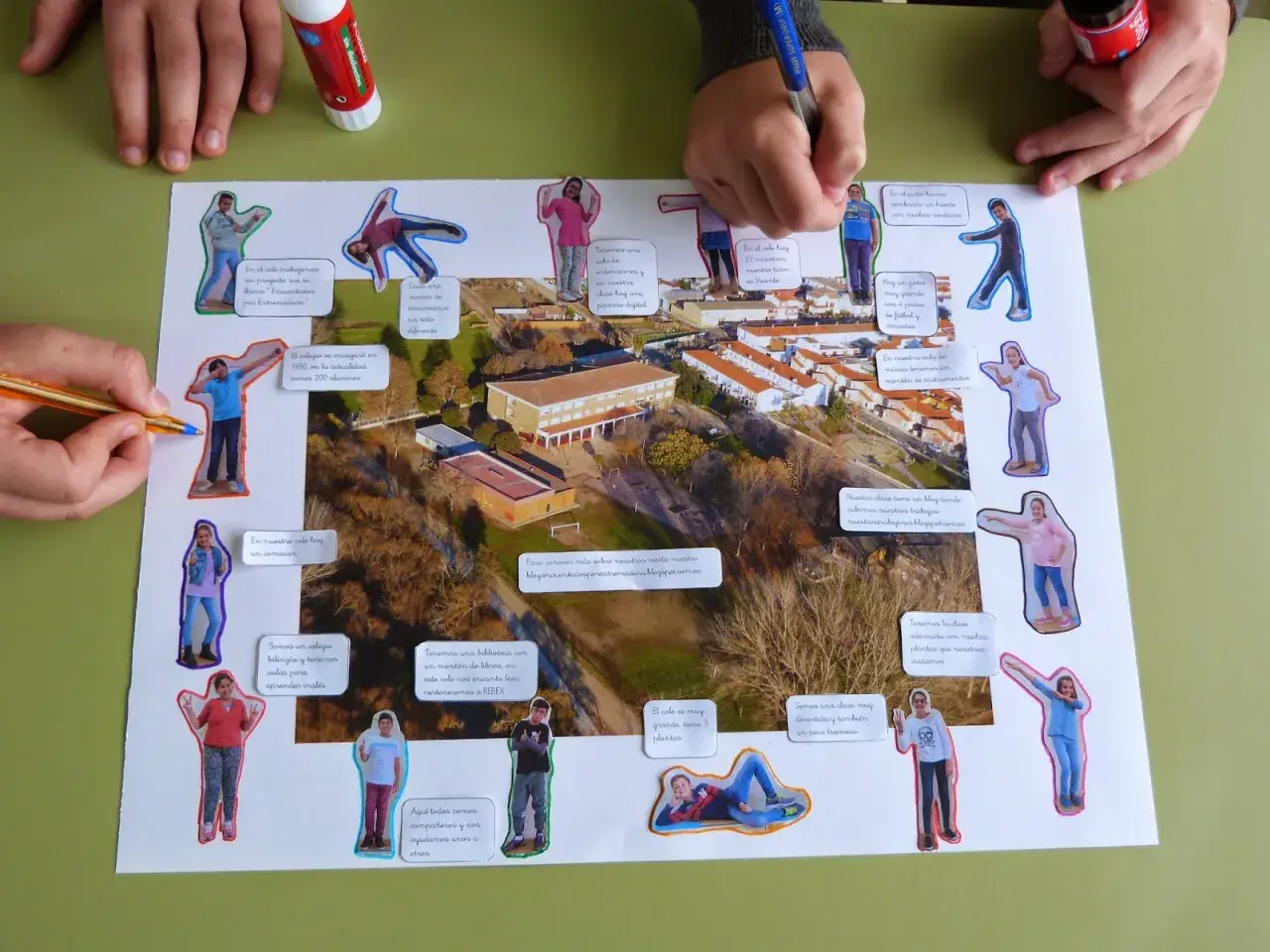 Un collage escolar sobre un colegio, con fotos de alumnos y descripciones. El **libro viajero guardería** es un proyecto que fomenta la creatividad.