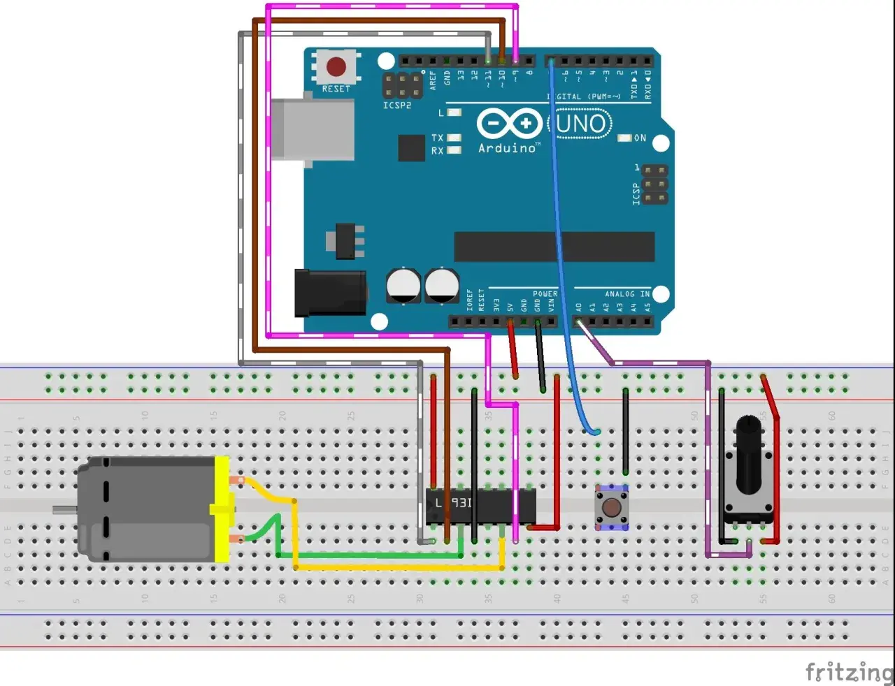 Układ z Arduino UNO, silnikiem DC, układem L931 i przyciskiem na płytce stykowej. Mostek H steruje silnikiem.