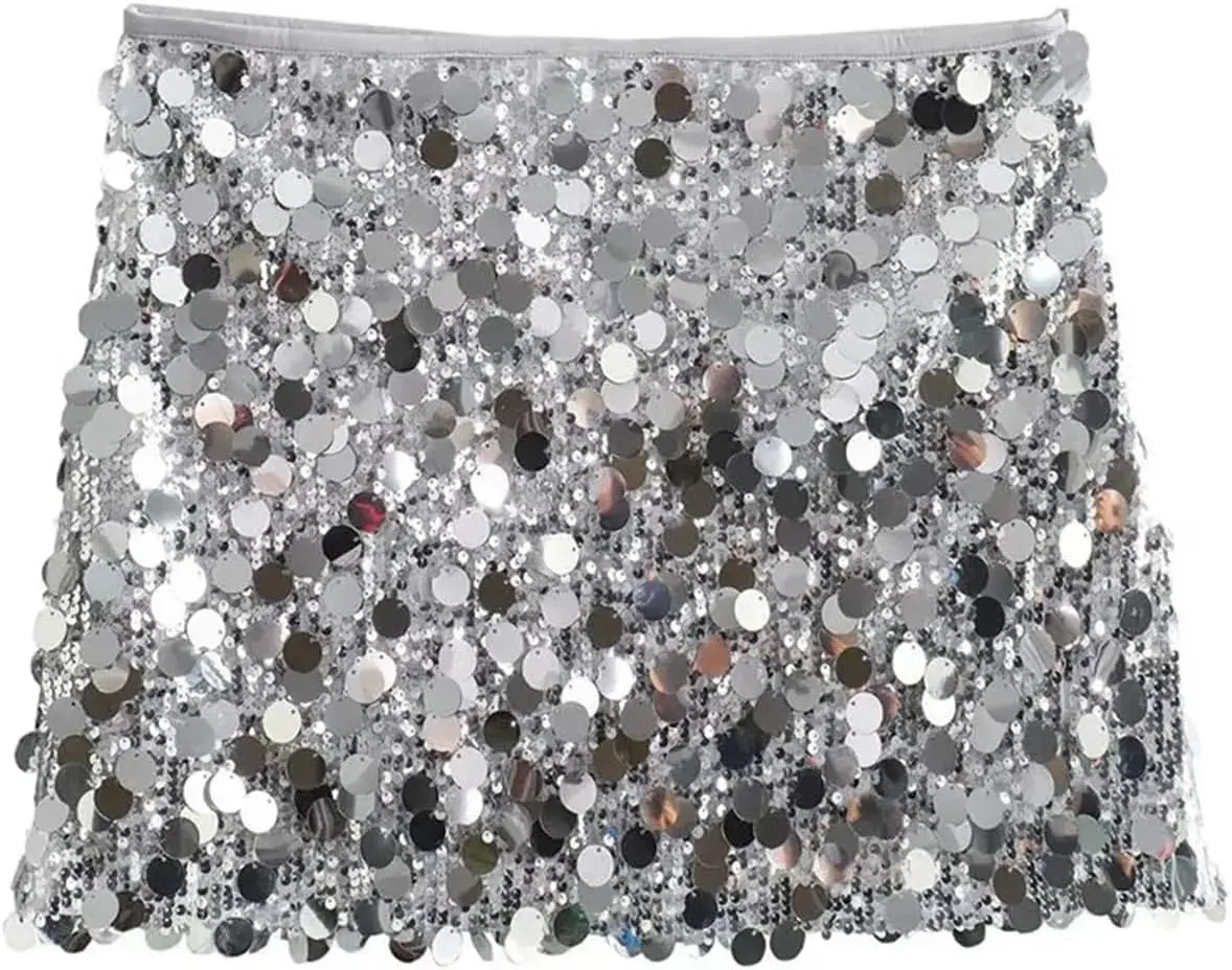 Falda de lentejuelas plateada: Deslumbra con looks de día y de noche