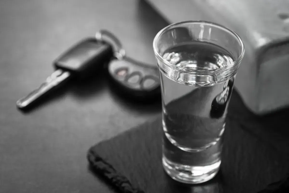 Artykuł 87 paragraf 1 kodeksu wykroczeń: konsekwencje jazdy po alkoholu