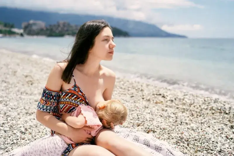 Opalanie podczas karmienia piersią - czy jest bezpieczne?
