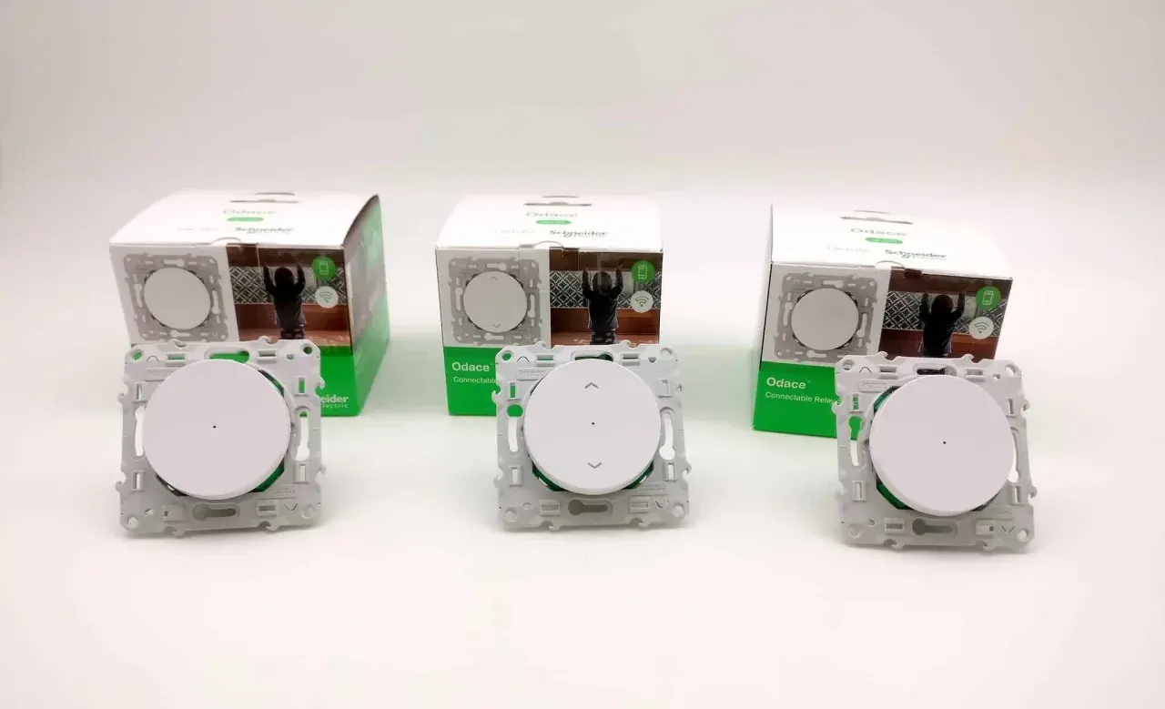 Trois interrupteurs connectables Odace Schneider Electric, prêts à rendre votre maison plus **wiser zigbee**.