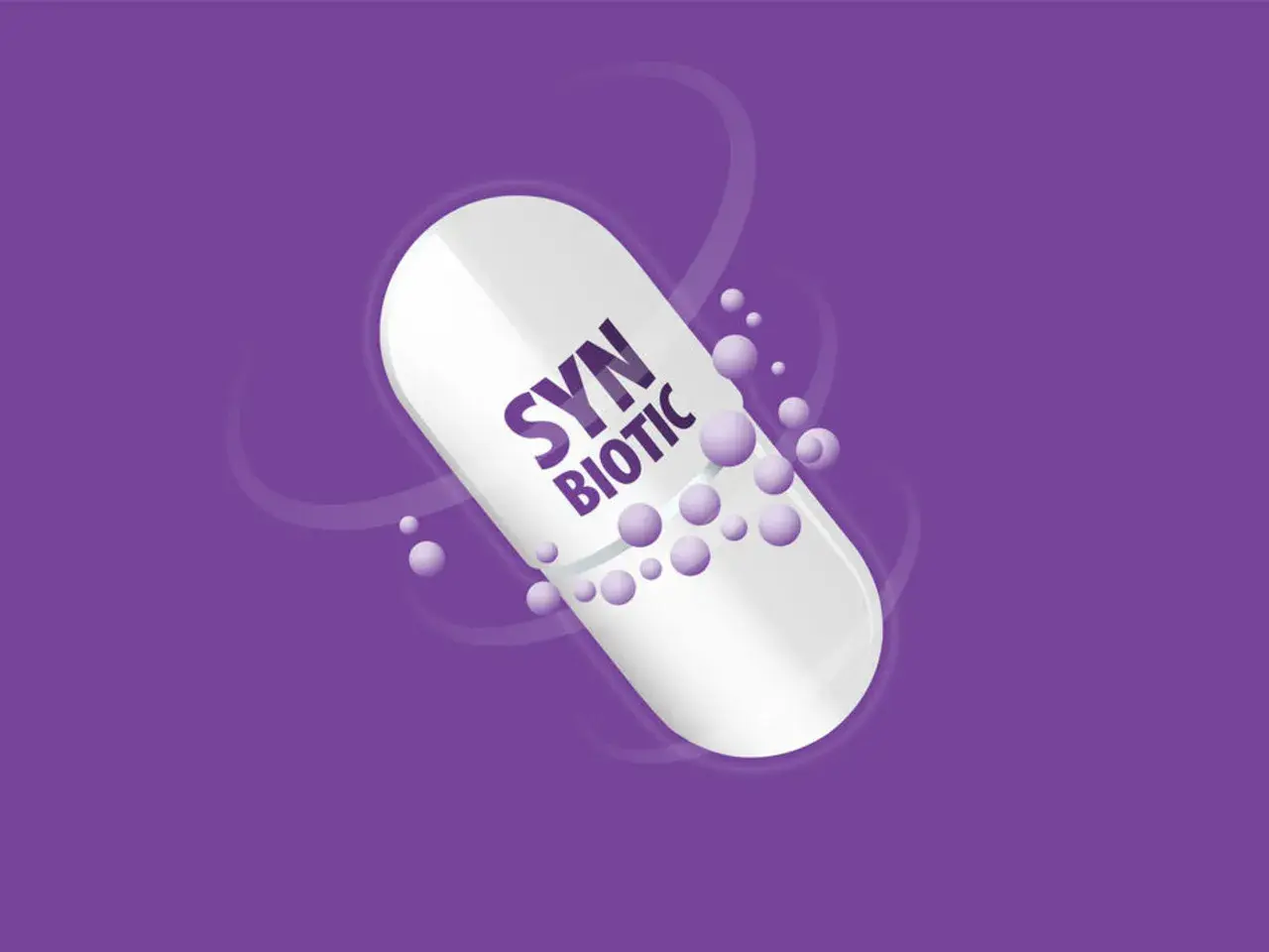 Biała kapsułka z napisem "SYN BIOTIC" na fioletowym tle. Drobne kuleczki unoszą się wokół. Dowiedz się, synbiotyk co to.