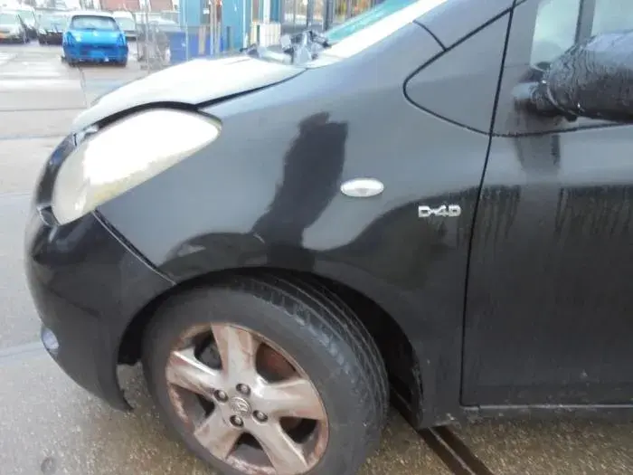 Gdzie jest kod lakieru Toyota Yaris 2 - wszystkie miejsca lokalizacji kodu