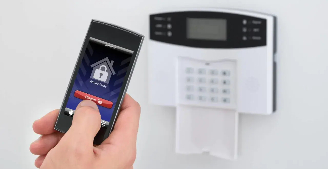 Jaki alarm do mieszkania w bloku? Bezprzewodowy? Smart? Wybierz mądrze!