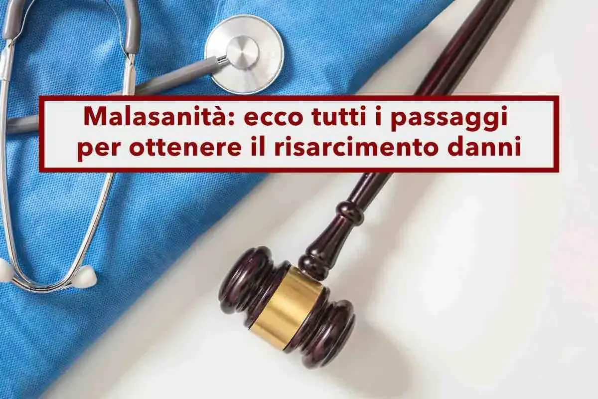 Martelletto da giudice e camice blu, simboli di malasanità e del rischio clinico. Testo: "Mala sanità: ecco tutti i passaggi per ottenere il risarcimento danni".