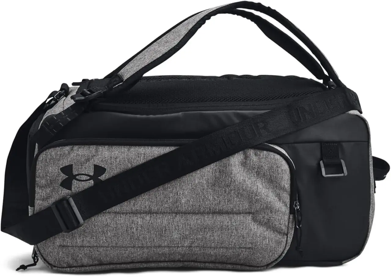 Szara torba sportowa Under Armour z czarnym logo i paskiem. Idealna na treningi, pomieści wszystko, czego potrzebujesz.