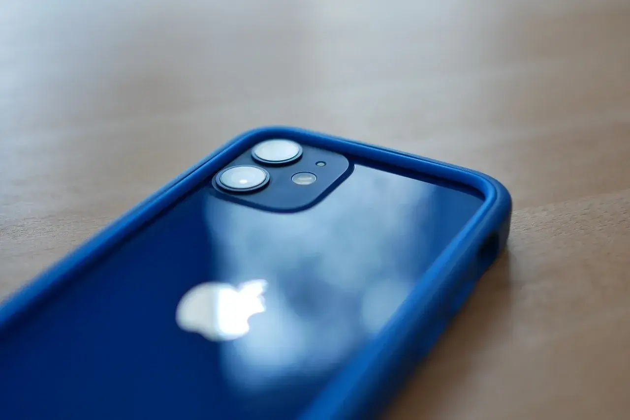 iPhone 12 mini: Ile cali i czy warto kupić w 2026?