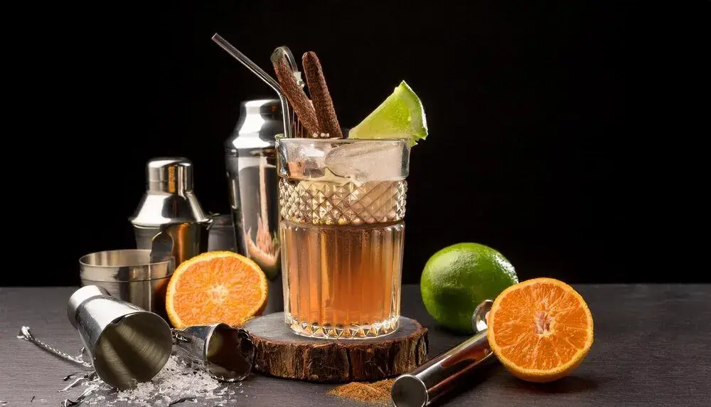 Najlepsze drinki z rumem ciemnym, które musisz spróbować dziś
