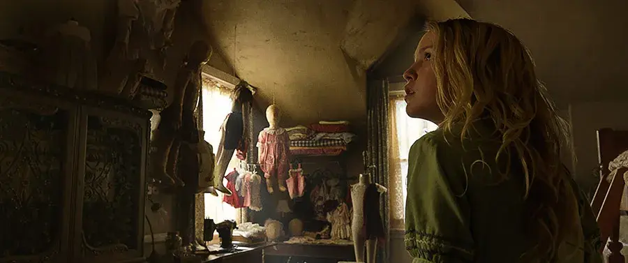 Poznaj przerażającą historię Annabelle: narodziny zła i demoniczne początki lalki