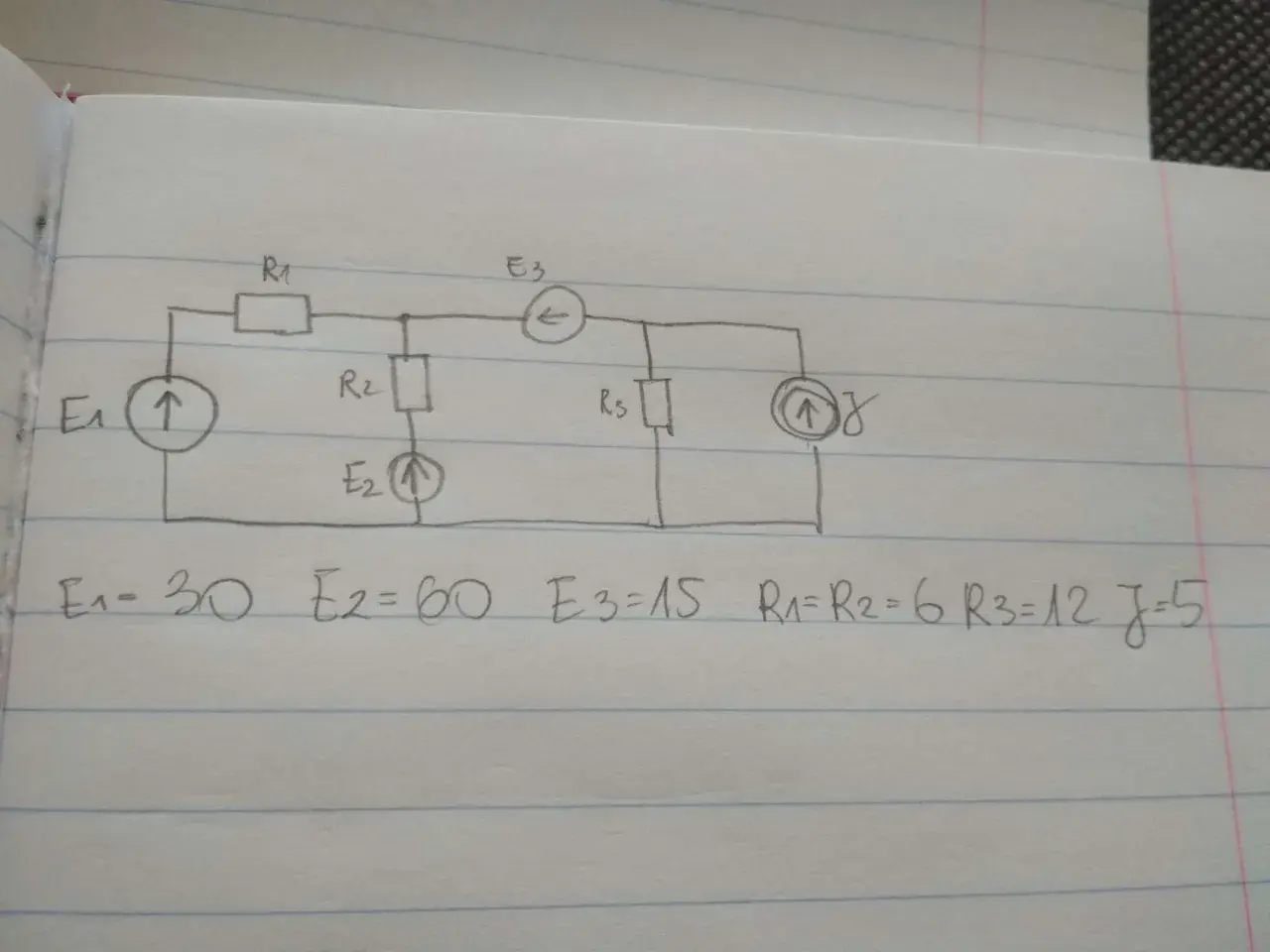 Schemat obwodu elektrycznego z elementami R1, R2, R3, E1, E2, E3 i J. Pod schematem dane wartości elementów, np. E1=30. Obliczenia z wykorzystaniem 1 prawa Kirchhoffa.