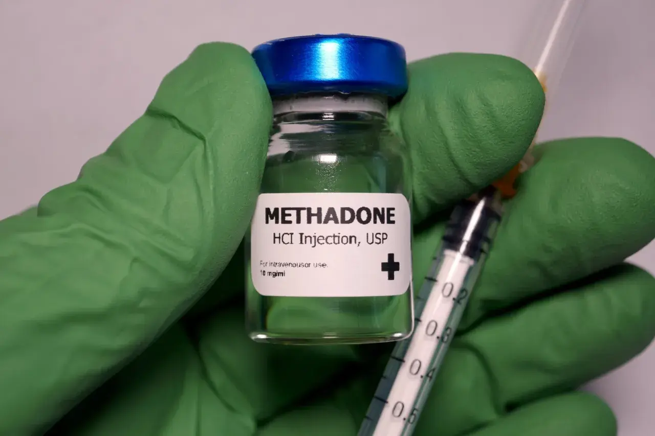 Metadon: zastosowania, działanie i skutki uboczne leku