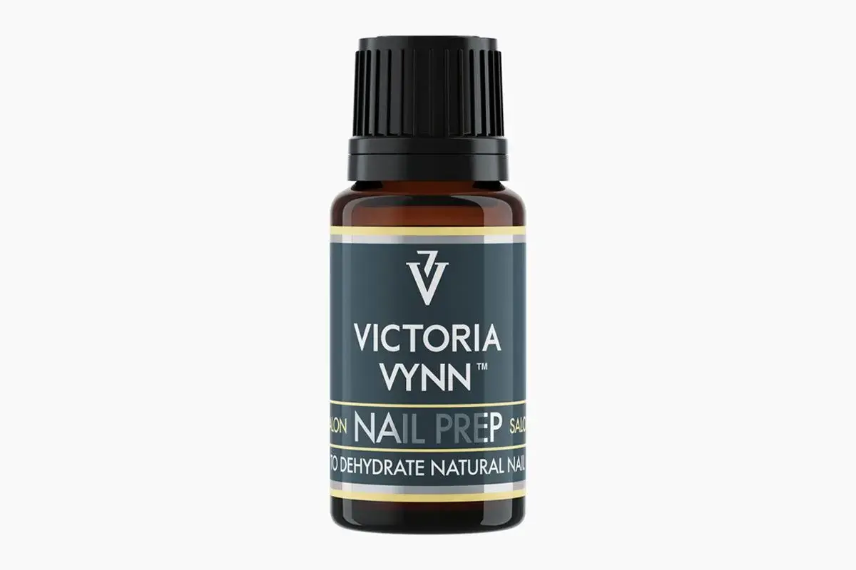 Buteleczka Victoria Vynn z produktem Nail Prep, który służy do dehydratacji naturalnych paznokci.