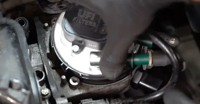 Gdzie jest filtr paliwa w Ford C-Max 1.6 benzyna - ważne informacje