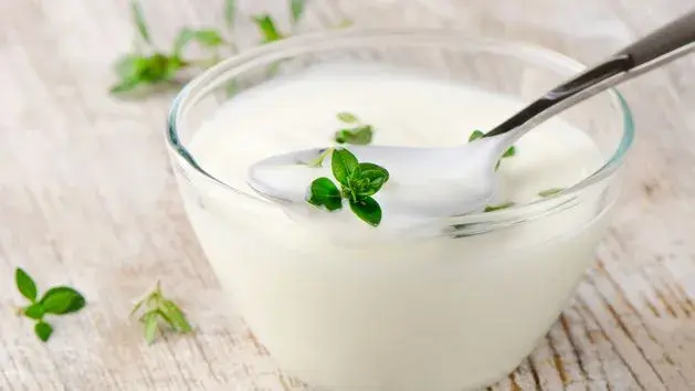 Czy jogurt grecki tuczy? Poznaj prawdę o jego kaloriach i diecie
