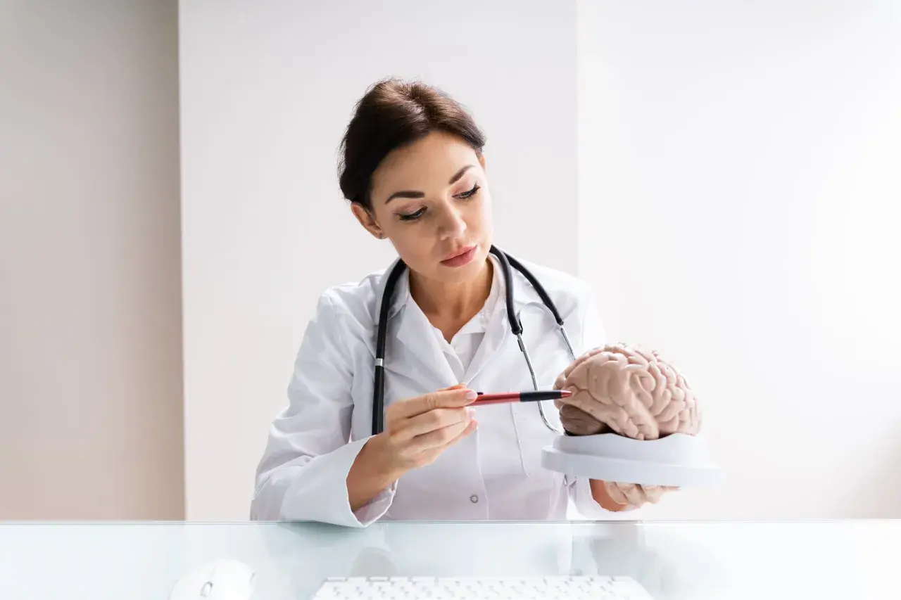 Co robi neurolog? Objawy, choroby, wizyta Twój mózg pod lupą