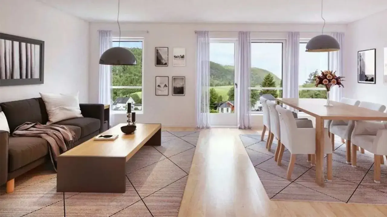 Soggiorno luminoso con divano, tavolino e zona pranzo. Ideale per capire dove posizionare il tavolo in soggiorno, vicino alle finestre per godere del panorama.