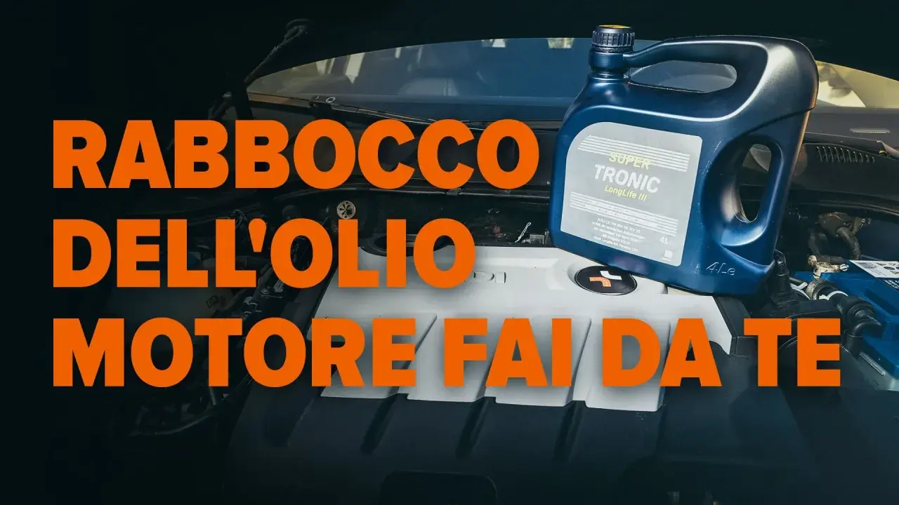 Un flacone di olio motore Super Tronic è pronto per il rabbocco dell'olio motore fai da te.