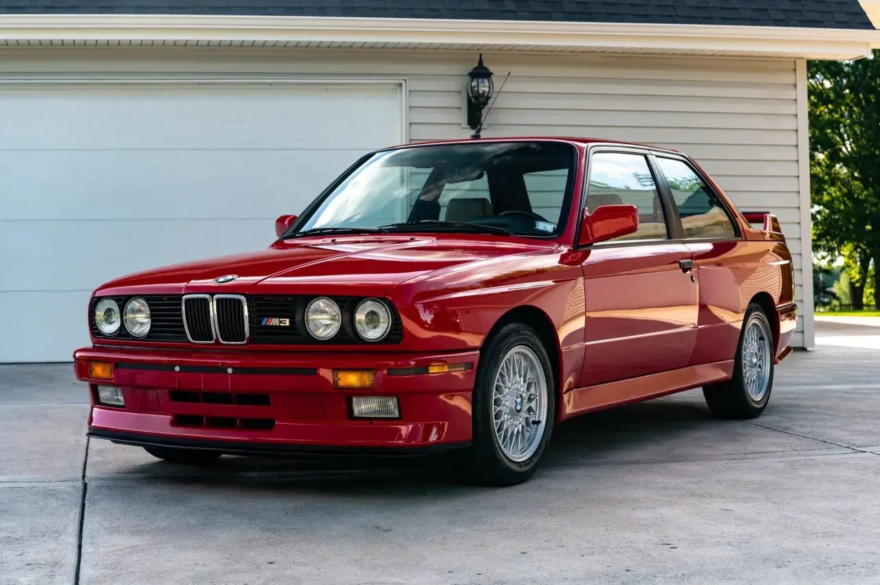 BMW M3 E30: Kultowy Klasyk i Inwestycja? Co musisz wiedzieć