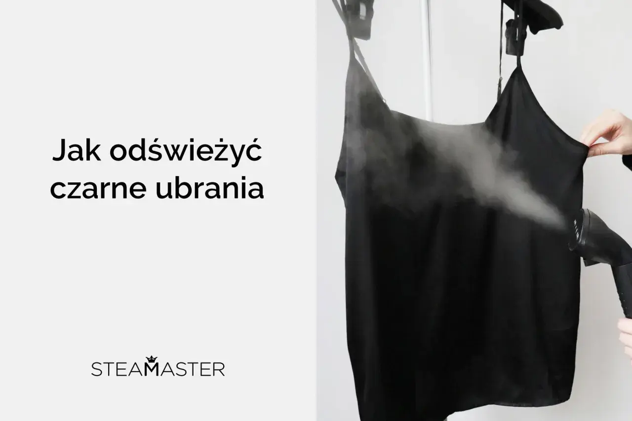 Jak przywrócić czarny kolor ubraniom? Para z parownicy odświeża czarną sukienkę, usuwając zagniecenia i przywracając głębię koloru.