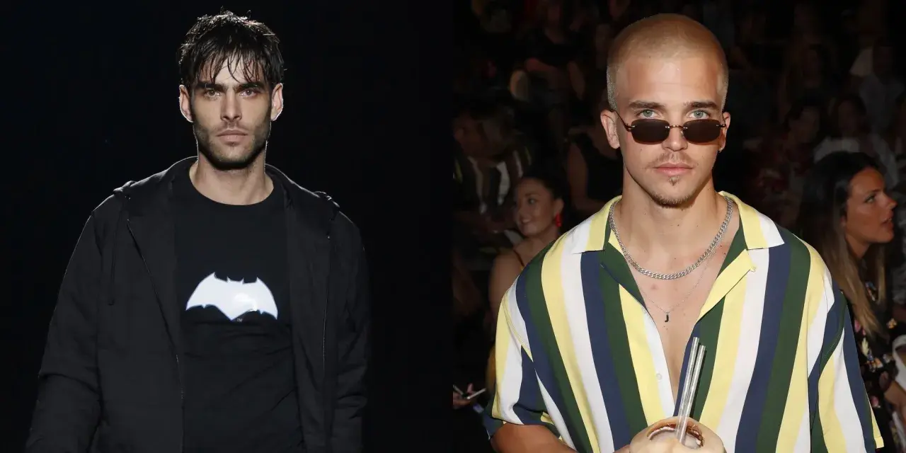 Dos modelos españoles hombres, uno con camiseta negra y logo de Batman, el otro con camisa a rayas y gafas de sol.