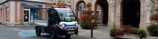 Samochód który zbiera elektrośmieci z osiedla - jak skorzystać z usługi