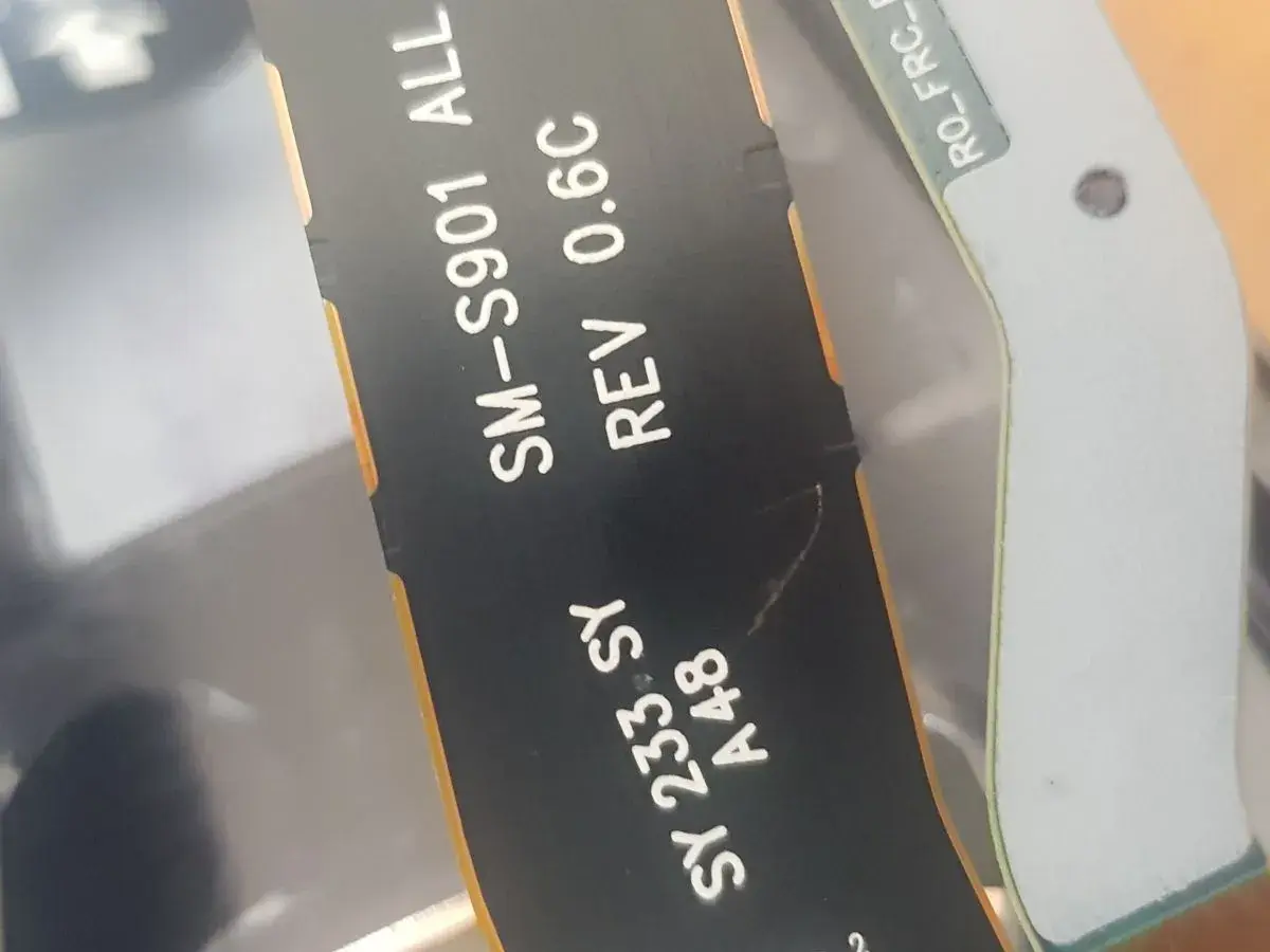 Taśma flex SM-S901 z oznaczeniem REV 0.6C, kluczowa dla żywotności baterii Samsung.