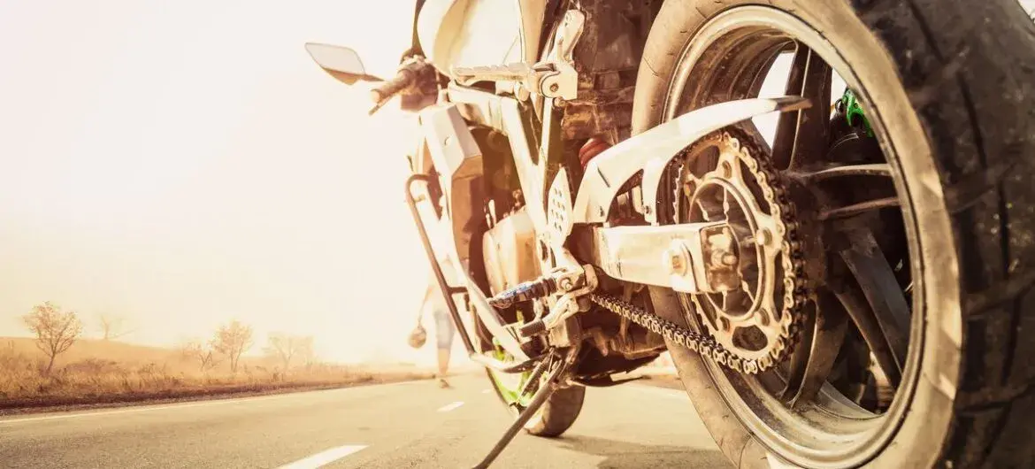 Czy motocyklem można jeździć po autostradzie? Sprawdź przepisy i bezpieczeństwo