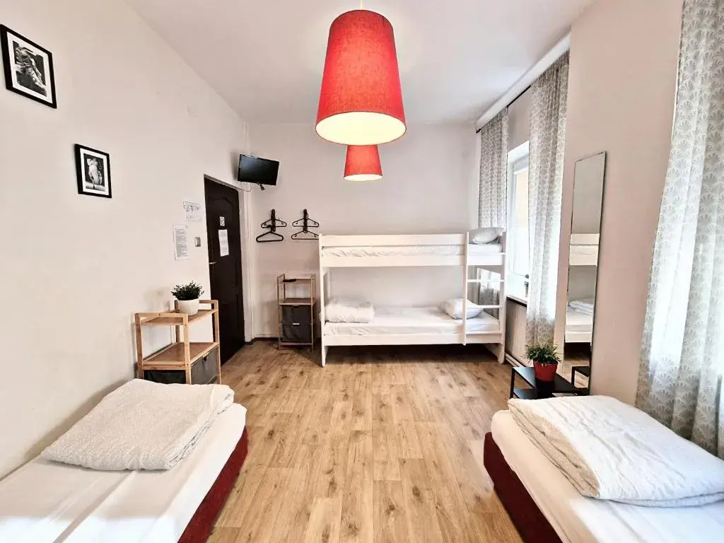 Noclegi w Warszawie: Ile kosztuje hotel, hostel, apartament? Poradnik